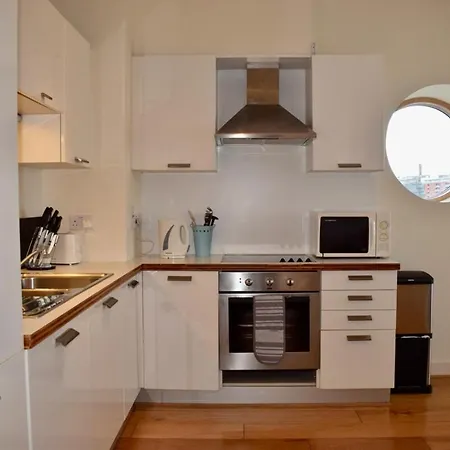 Modern Grand Canal 2bed 2bath Apt Apartment Dublin