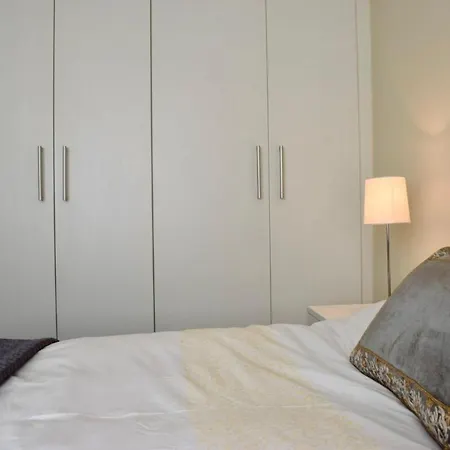 Modern Grand Canal 2bed 2bath Apt Dublin
