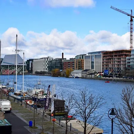Modern Grand Canal 2bed 2bath Apt *