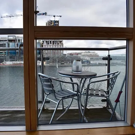 Modern Grand Canal 2bed 2bath Apt